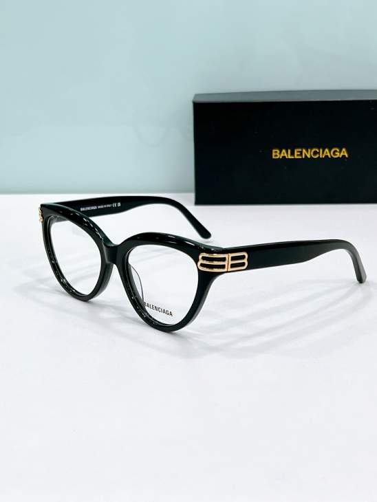 Picture of Balenciaga Sunglasses _SKUfw80535841fw